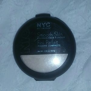 Smooth skin pressed face powder.